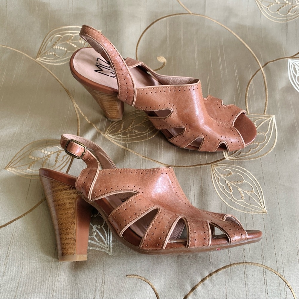 NEW MizMooz Elegant Tan Leather Heels for Women